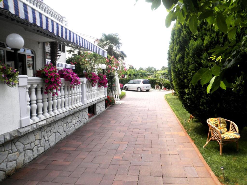 מאלינסקה Guest House Katarina מראה חיצוני תמונה